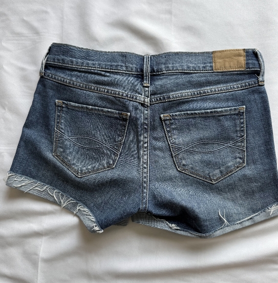 Abercrombie & Fitch Low Rise Distressed Blue Jean Shorts Size 0 - Picture 3 of 6